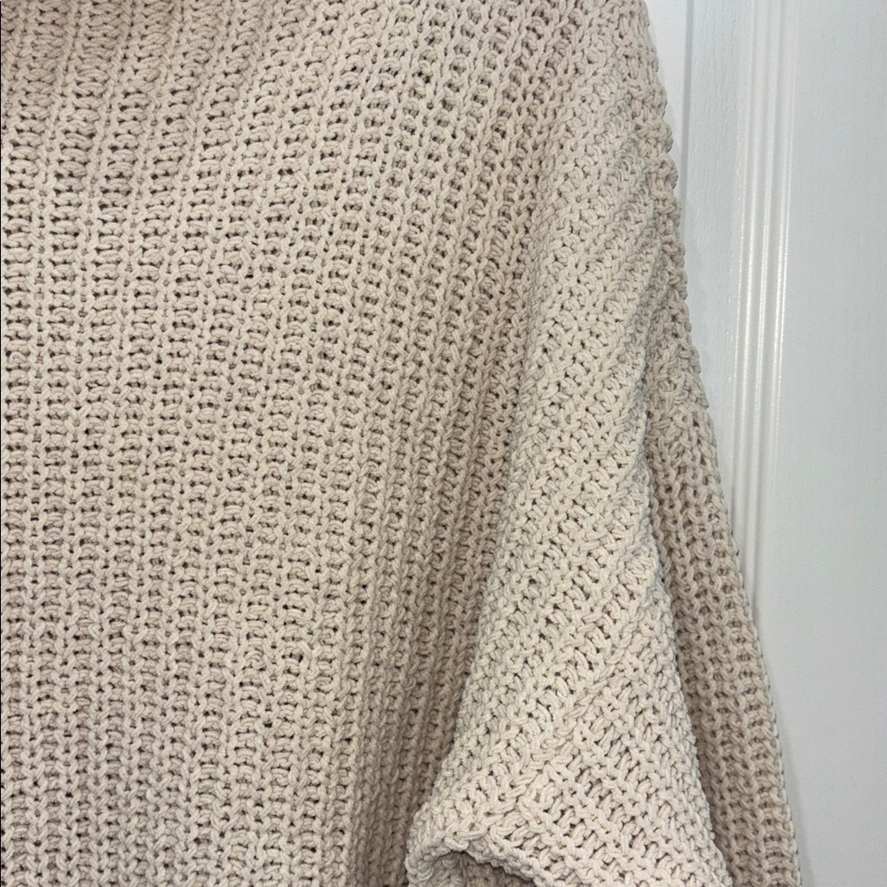 Aerie chunky knit turtleneck sweater in an off-white or cream color wise small - Picture 4 of 7